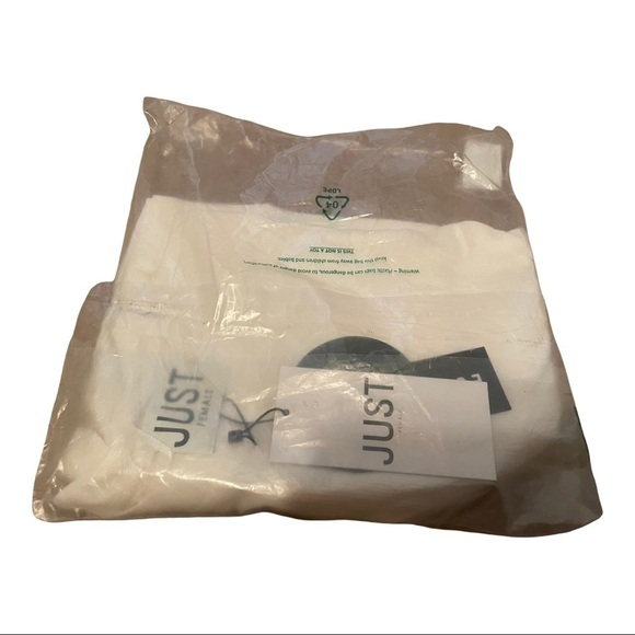 𝅺just Female Millie ls o-neck - Picture 8 of 9